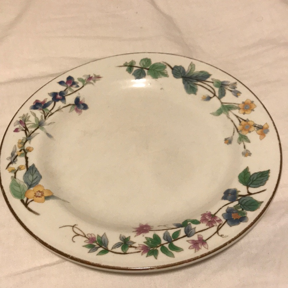 Woodhill Citation yellow flower salad plate